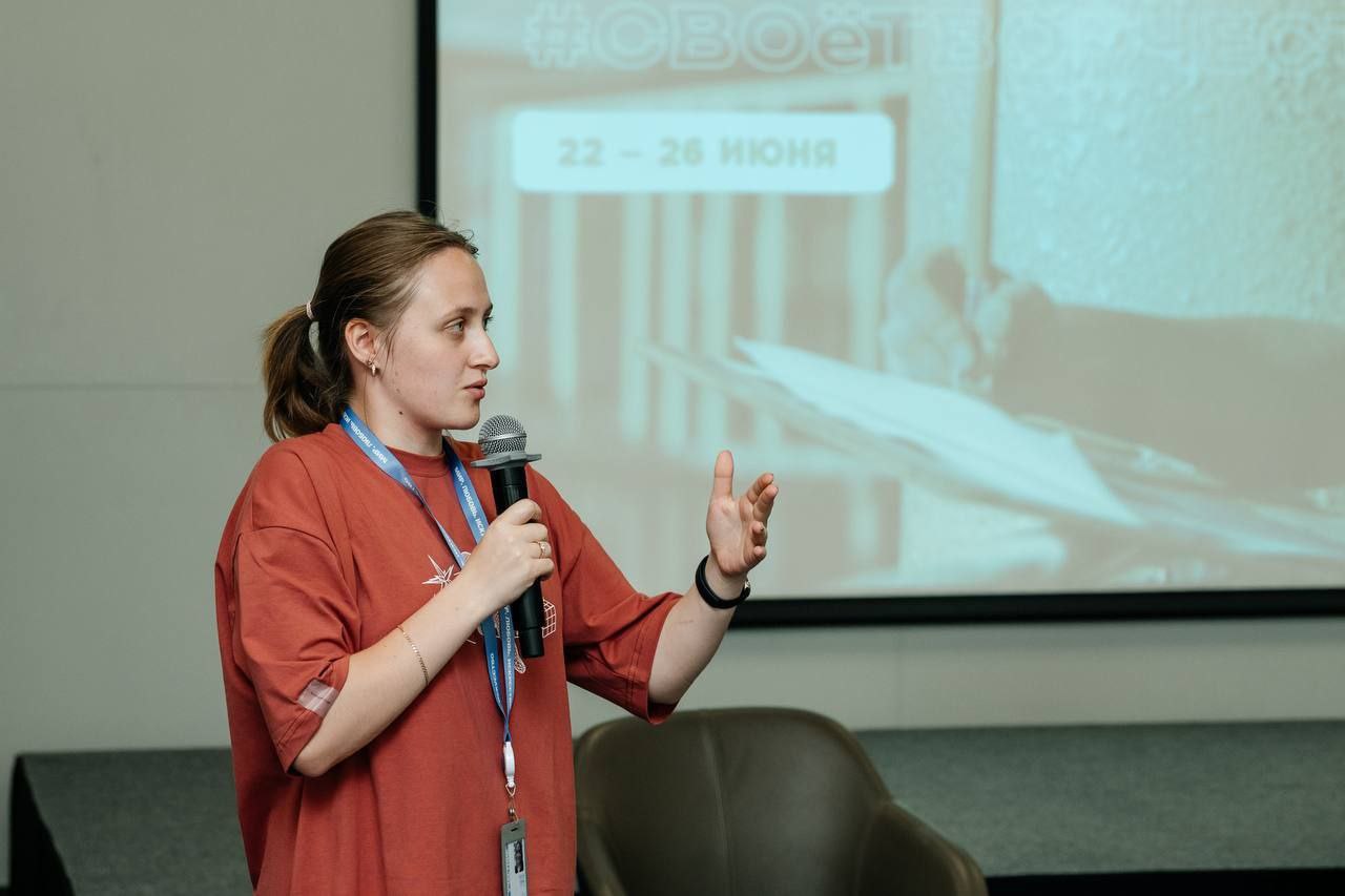 Студентка 2 курса направления подготовки «Графический дизайн» Алина Тома прошла обучение в Академии креативных индустрий «Меганом» проекта «Таврида.Арт» Росмолодёжи по программе #СВОётворчество